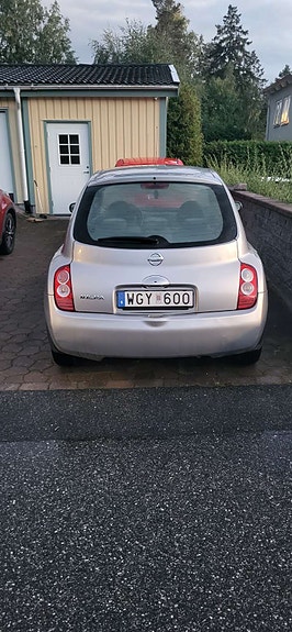Nissan Micra 3 of 8