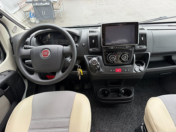 Hymer T 678 CL 60 Edition! Långbädd! Får köras på B-kort! 12V Fläkt! Låga mil! Stort garage! 3 of 21
