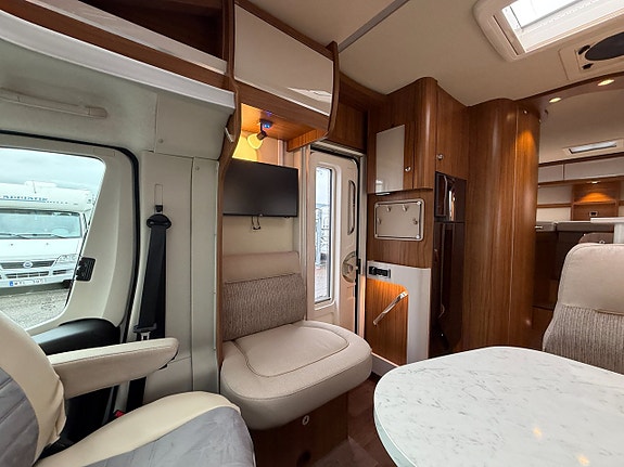 Hymer T 678 CL 60 Edition! Långbädd! Får köras på B-kort! 12V Fläkt! Låga mil! Stort garage! 4 of 21