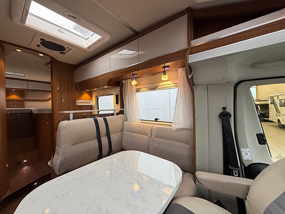 Hymer T 678 CL 60 Edition! Långbädd! Får köras på B-kort! 12V Fläkt! Låga mil! Stort garage! 5 of 21