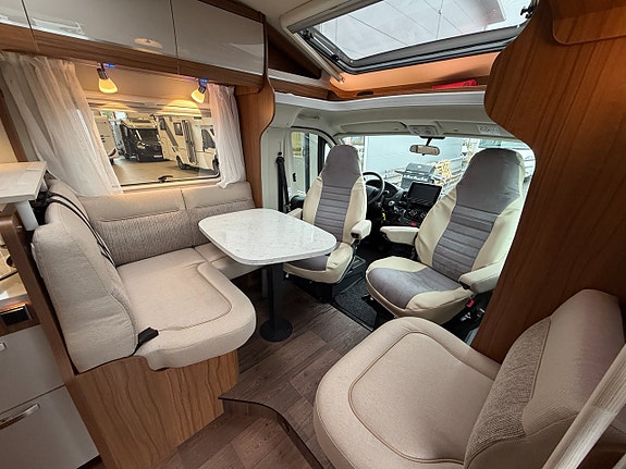 Hymer T 678 CL 60 Edition! Långbädd! Får köras på B-kort! 12V Fläkt! Låga mil! Stort garage! 2 of 21