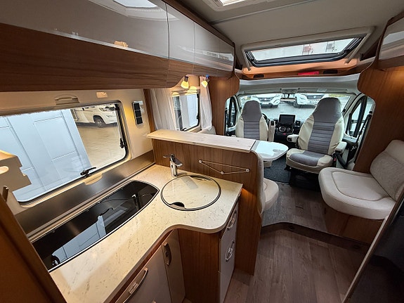 Hymer T 678 CL 60 Edition! Långbädd! Får köras på B-kort! 12V Fläkt! Låga mil! Stort garage! 14 of 21