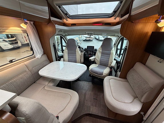 Hymer T 678 CL 60 Edition! Långbädd! Får köras på B-kort! 12V Fläkt! Låga mil! Stort garage! 15 of 21