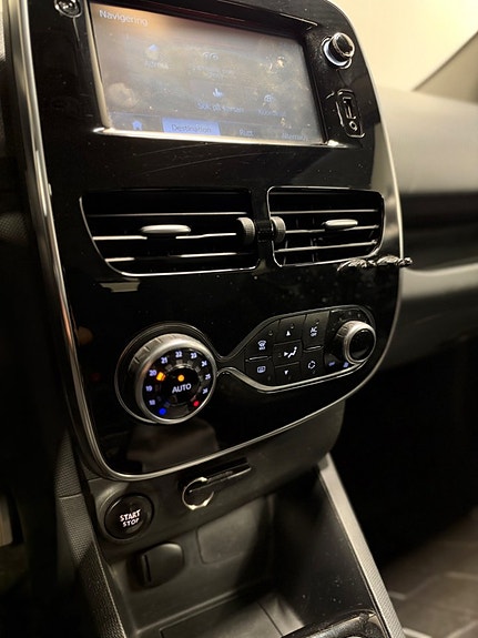 Renault Clio 17 of 23