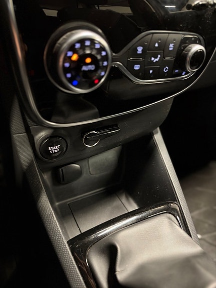 Renault Clio 18 of 23