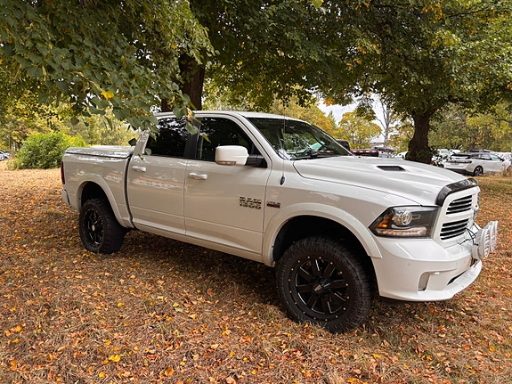 Dodge RAM 1500 3 of 8