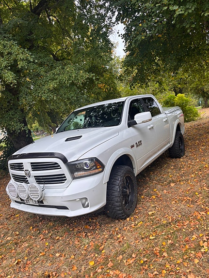 Dodge RAM 1500 2 of 8