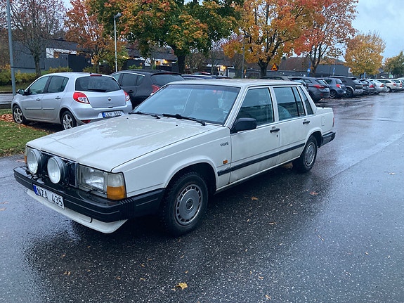 Volvo 740 2 of 3
