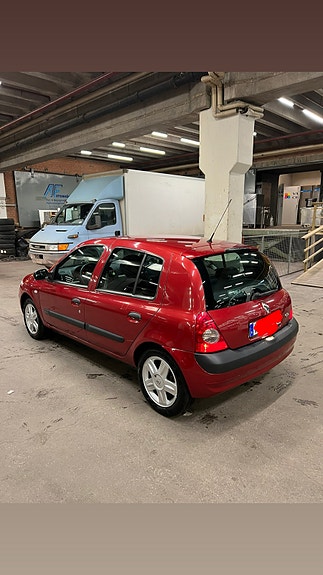 Renault Clio II 2 of 5