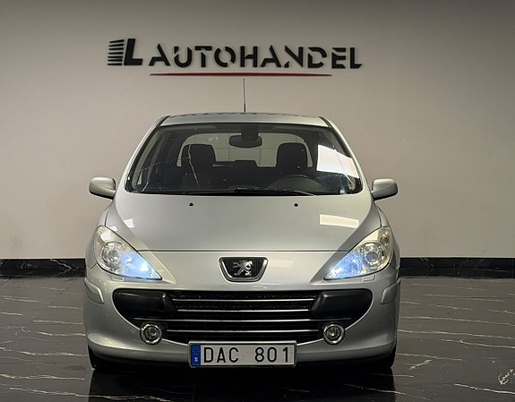 Peugeot 307 2 of 13