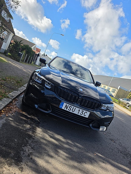 BMW 320d 4 of 19