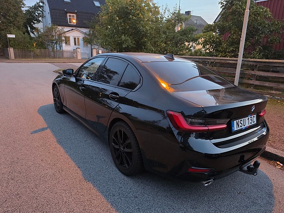 BMW 320d 2 of 19