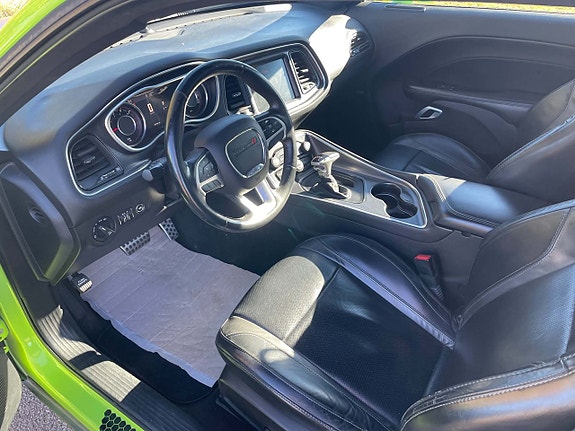 Dodge Challenger 3 of 7
