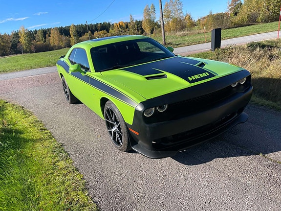 Dodge Challenger 2 of 7