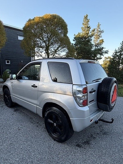 Suzuki Grand Vitara 3 of 6