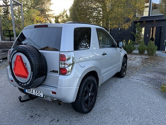 Suzuki Grand Vitara 2 of 6