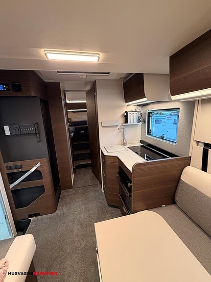 Adria MATRIX SUPREME 670 DL - Fiat MultiJet3 180HP (131 kW) HD 44H 17 of 23