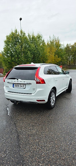 Volvo XC60 2 of 8