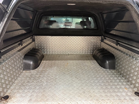 TOYOTA HILUX DOUBLE CABINE 3.0 D-4D 4X4 BVM 171 ch - CAMÉRA - ATTELAGE - 209000 km