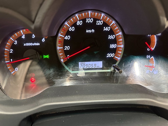 TOYOTA HILUX DOUBLE CABINE 3.0 D-4D 4X4 BVM 171 ch - CAMÉRA - ATTELAGE - 209000 km