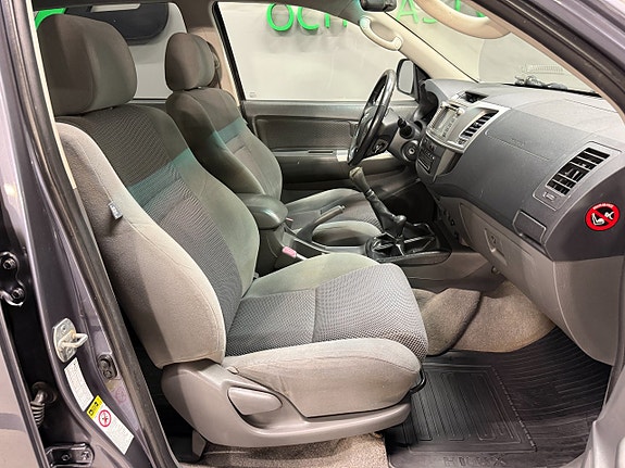 TOYOTA HILUX DOUBLE CABINE 3.0 D-4D 4X4 BVM 171 ch - CAMÉRA - ATTELAGE - 209000 km