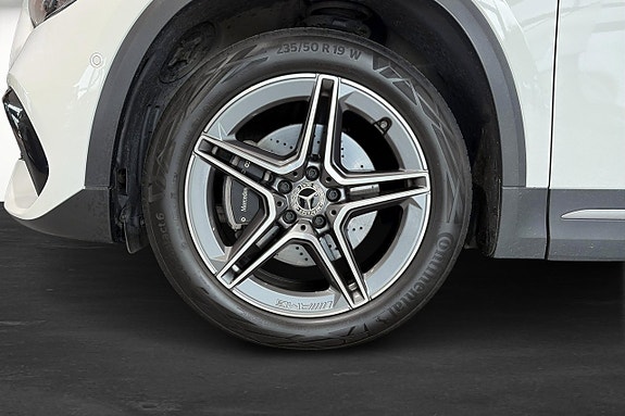 Mercedes-Benz GLA 250 e 8 of 12
