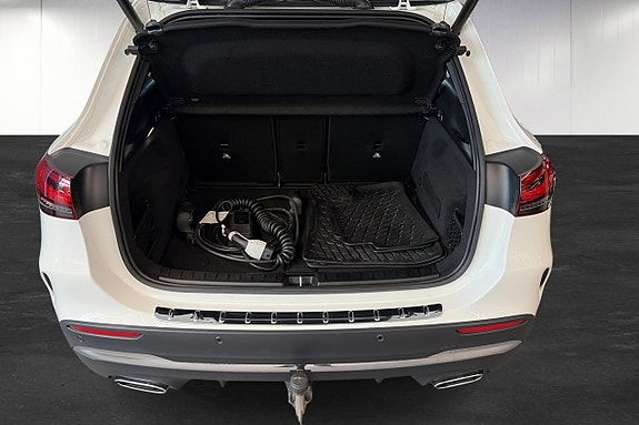 Mercedes-Benz GLA 250 e 12 of 12