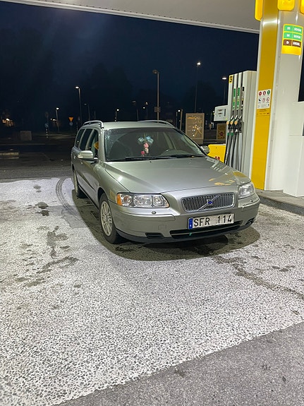 Volvo V70 3 of 5