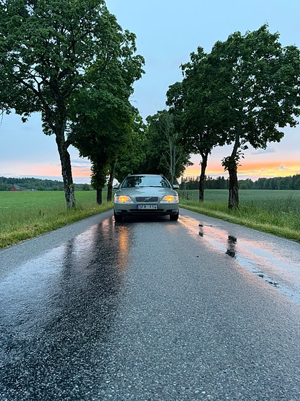 Volvo V70 2 of 5