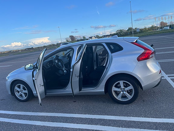 Volvo V40 9 of 12