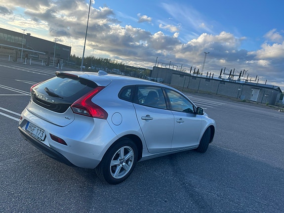 Volvo V40 12 of 12