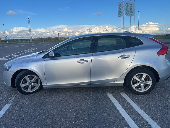 Volvo V40 7 of 12