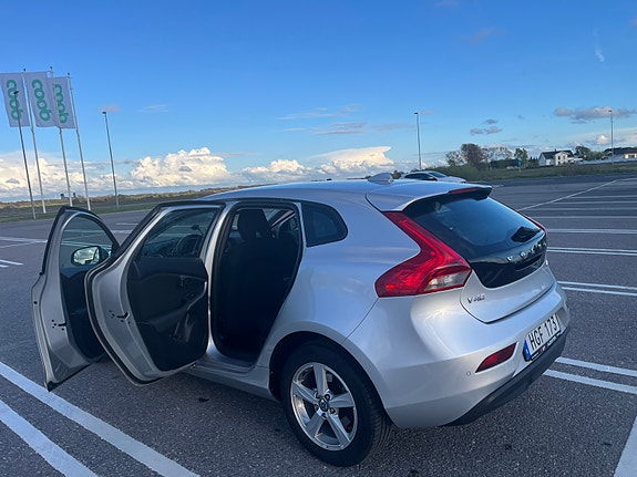 Volvo V40 8 of 12