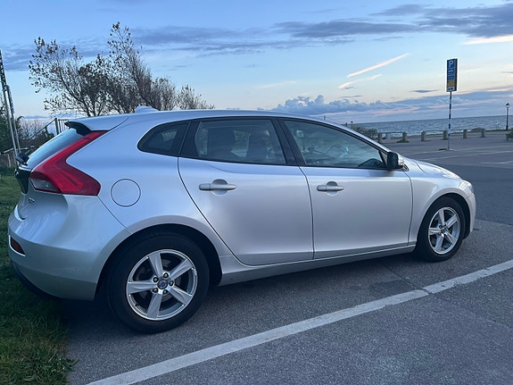 Volvo V40 3 of 12