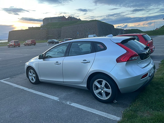 Volvo V40 11 of 12