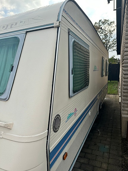 Adria Unica 562 UL 2 of 23