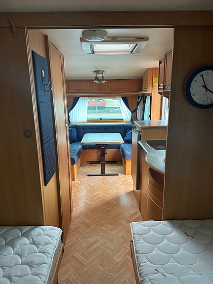 Adria Unica 562 UL 17 of 23