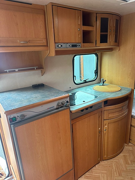 Adria Unica 562 UL 9 of 23