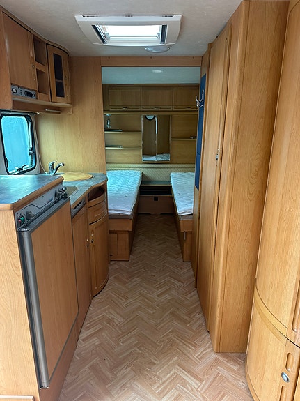 Adria Unica 562 UL 8 of 23