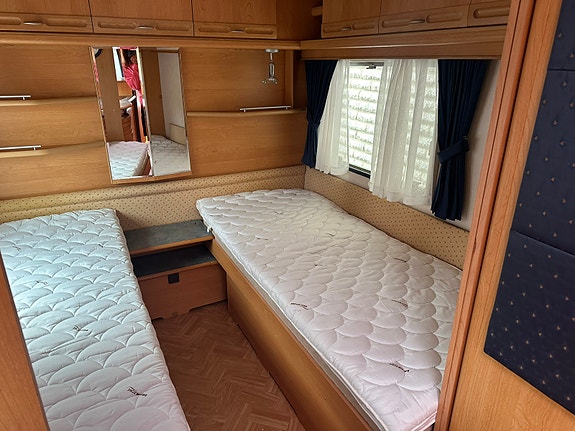 Adria Unica 562 UL 18 of 23