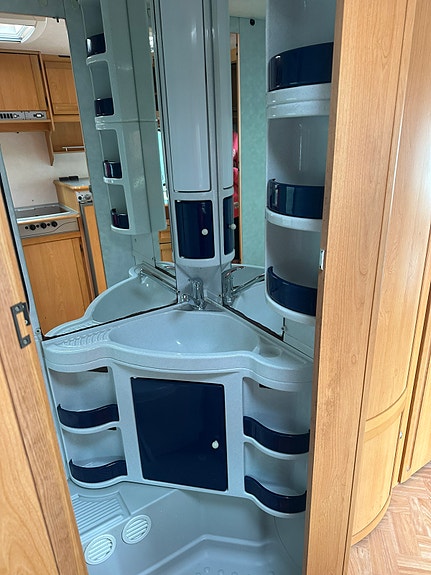 Adria Unica 562 UL 12 of 23