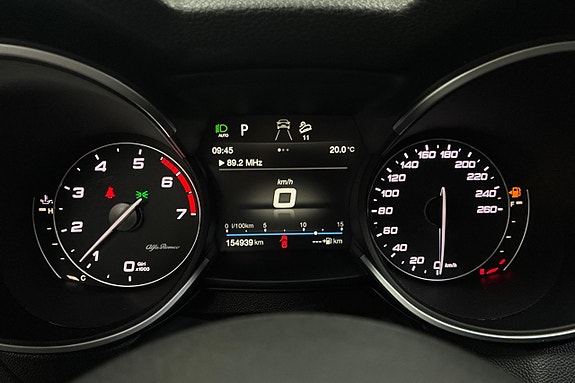 Alfa Romeo Stelvio 17 of 29