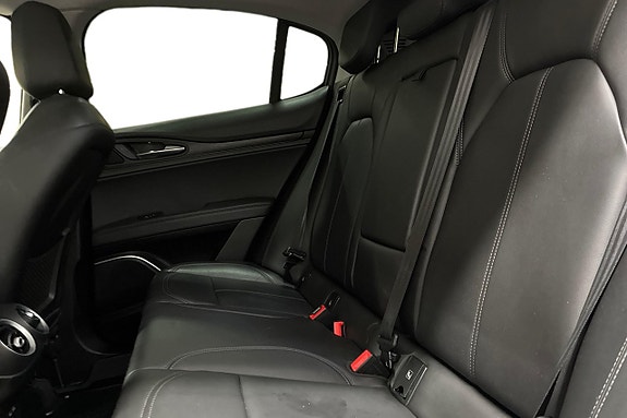 Alfa Romeo Stelvio 14 of 29