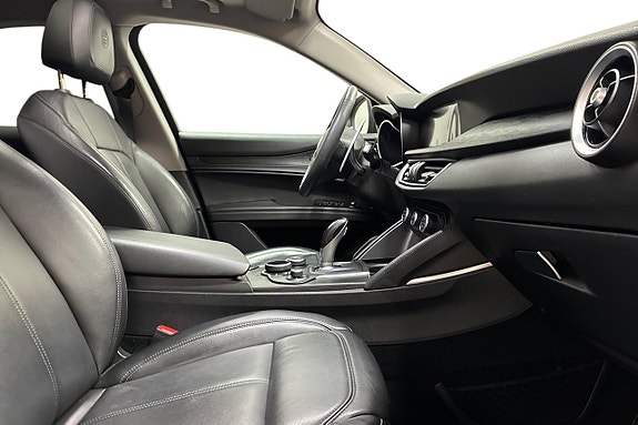 Alfa Romeo Stelvio 15 of 29