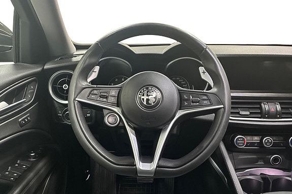 Alfa Romeo Stelvio 16 of 29