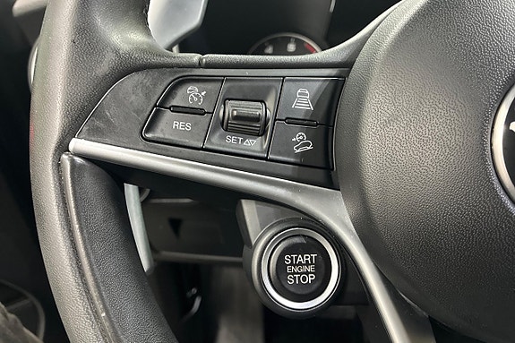 Alfa Romeo Stelvio 22 of 29