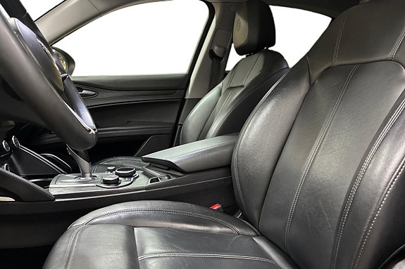 Alfa Romeo Stelvio 13 of 29