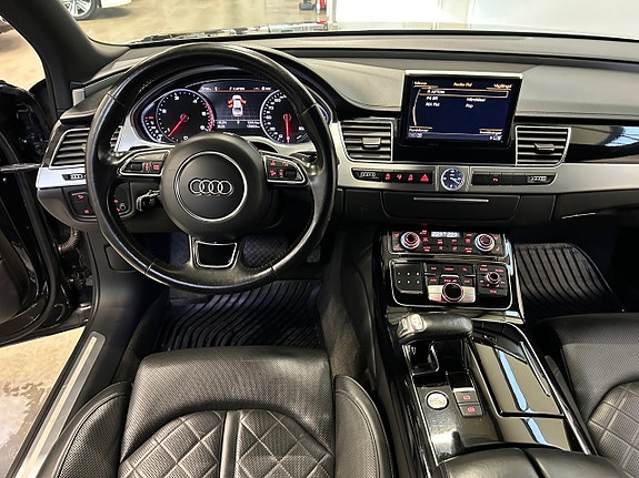 Audi A8 14 of 21