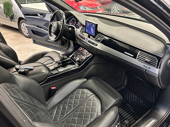 Audi A8 11 of 21
