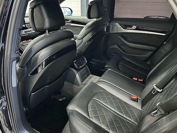 Audi A8 8 of 21